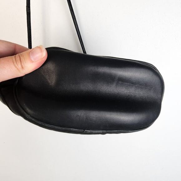 Ande Black Leather Clamshell Crossbody Purse 90s Classic Unique Quiet Luxury - Picture 7 of 7